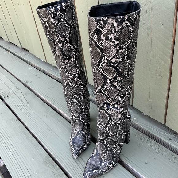 Steve Madden Rouge Black & White Snakeskin Block Heel Knee High Boots, Size 7.5 - Picture 2 of 12